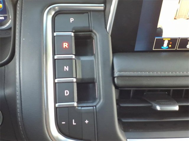 Used 2023 Chevrolet Suburban Z71 w/ Luxury Package image 32