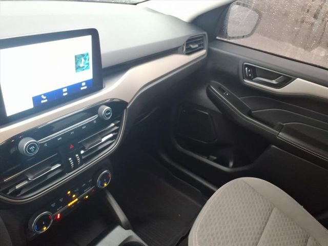 Certified 2022 Ford Escape SE w/ SE Sport Appearance Package image 24