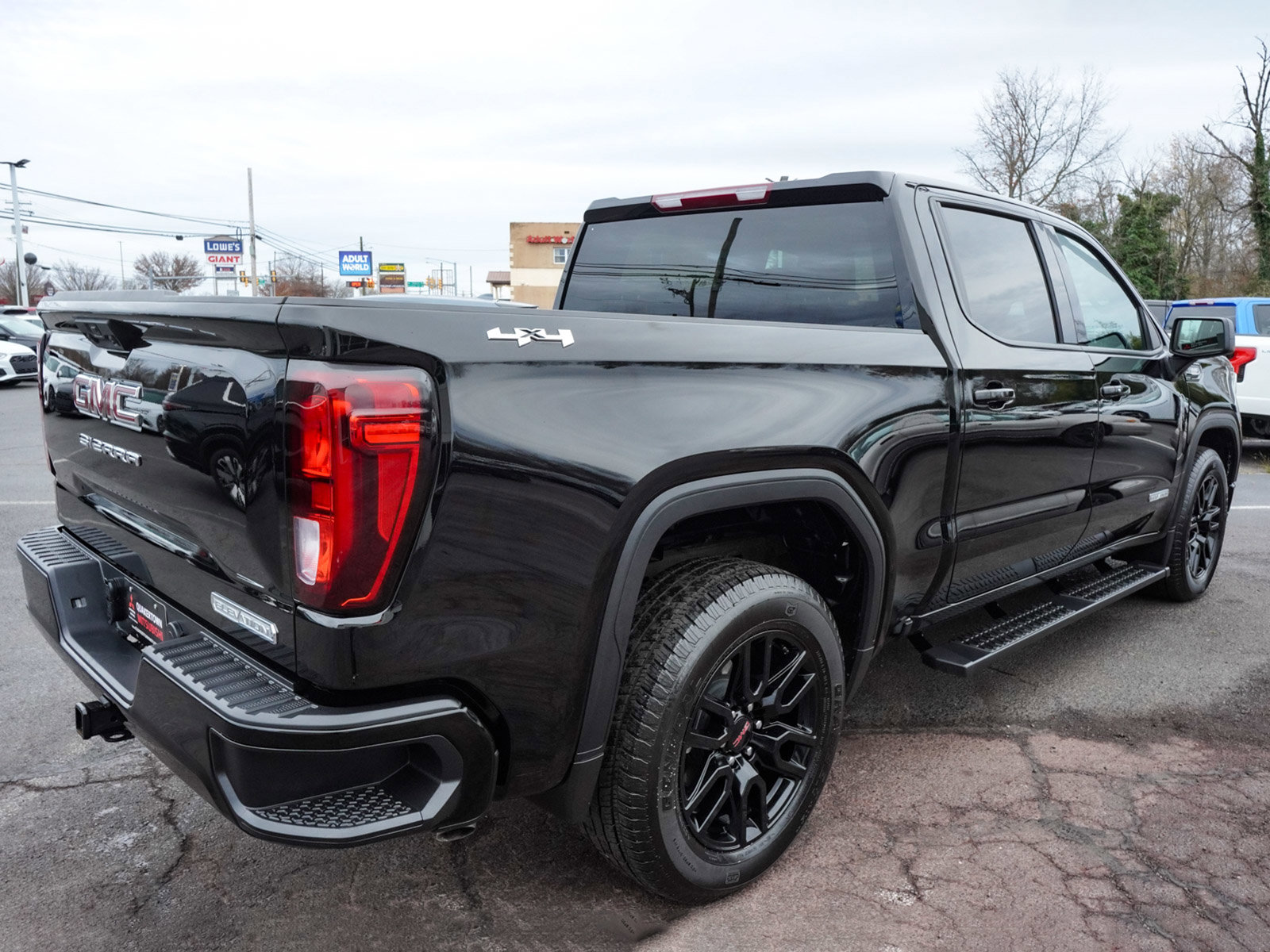 Used 2025 GMC Sierra 1500 Elevation image 5