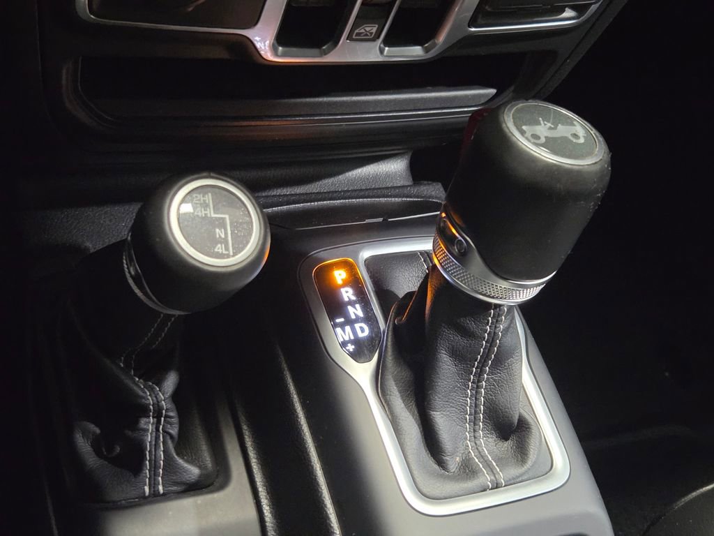 Used 2018 Jeep Wrangler Unlimited Sahara w/ Dual Top Group image 6