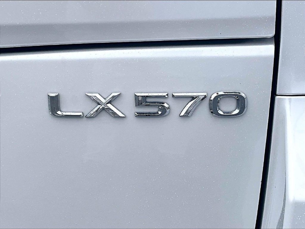 Used 2018 Lexus LX 570 4WD w/ Luxury Package image 30