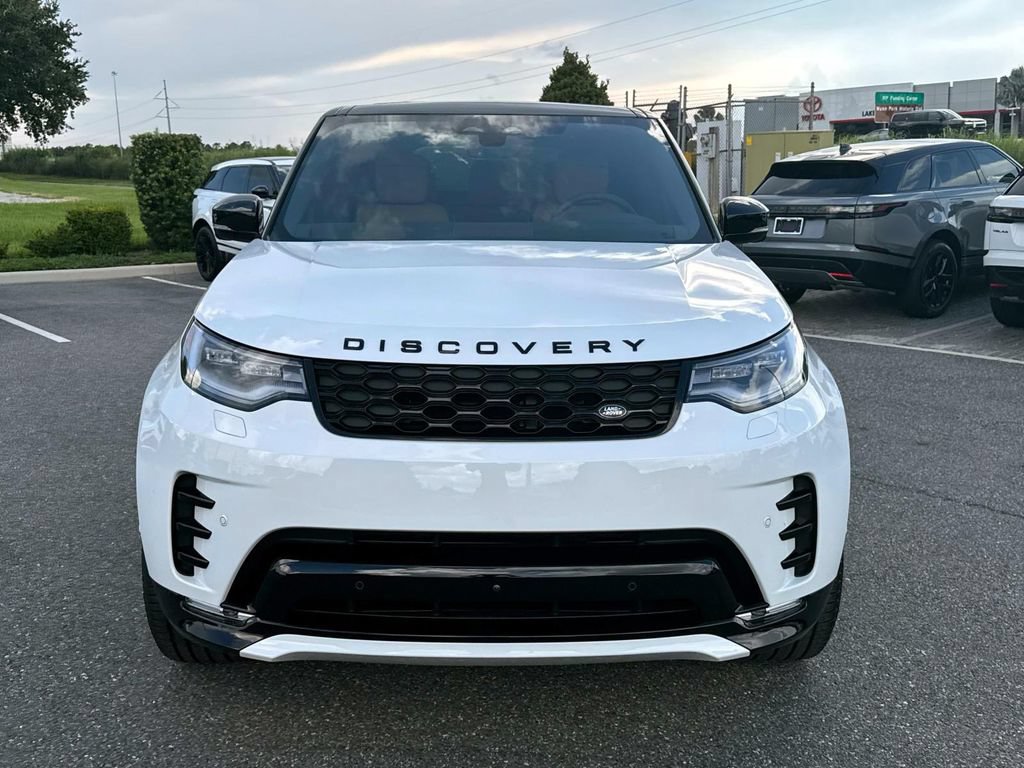 Used 2025 Land Rover Discovery Dynamic SE AWD/4WD image 10
