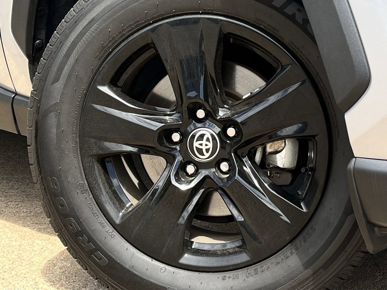 Used 2024 Toyota RAV4 XLE image 28