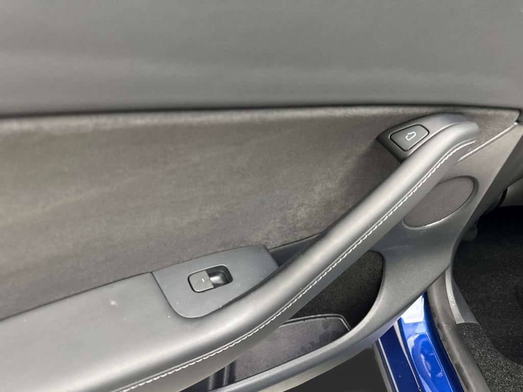 Used 2024 Tesla Model Y Long Range image 38