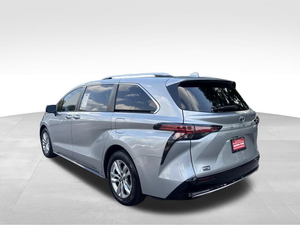 Used 2021 Toyota Sienna Limited FWD image 5