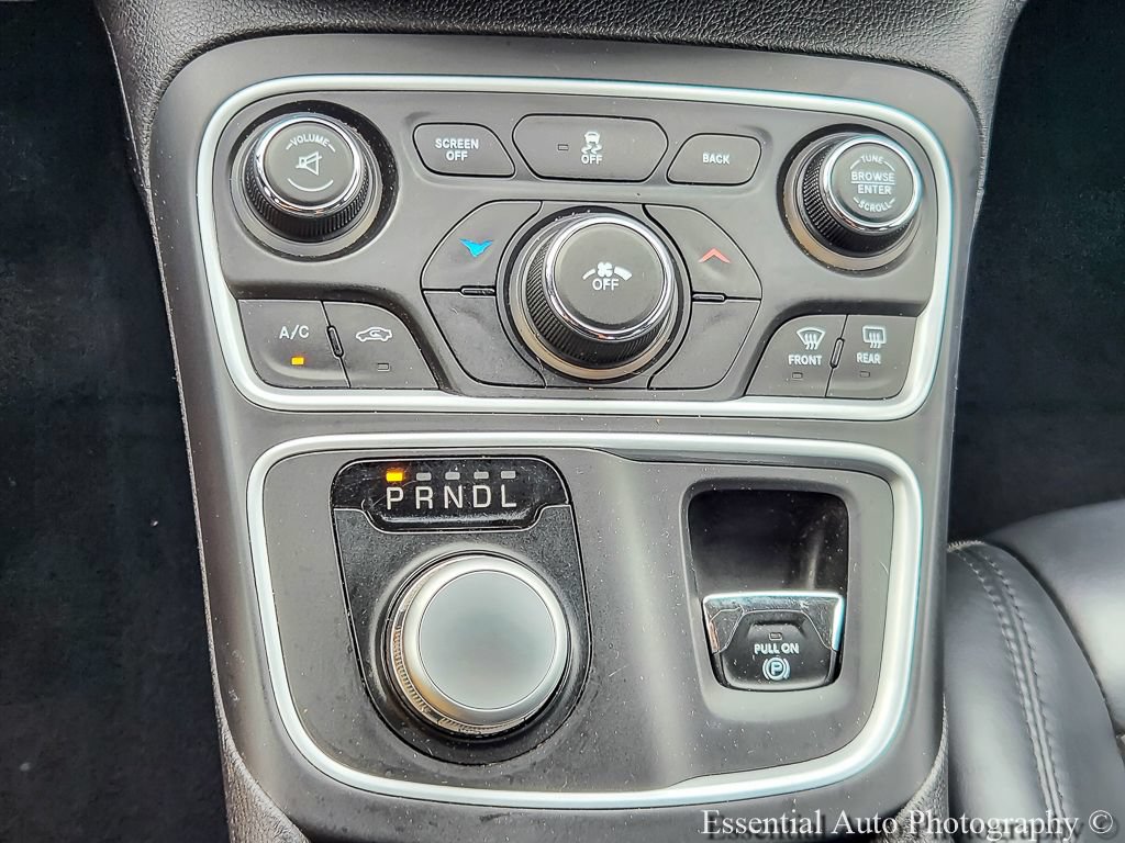 Used 2017 Chrysler 200 Limited Platinum FWD image 15