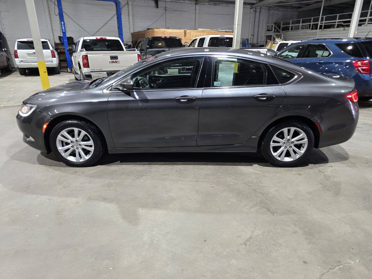 Used 2015 Chrysler 200 Limited w/ Convenience Group FWD image 4