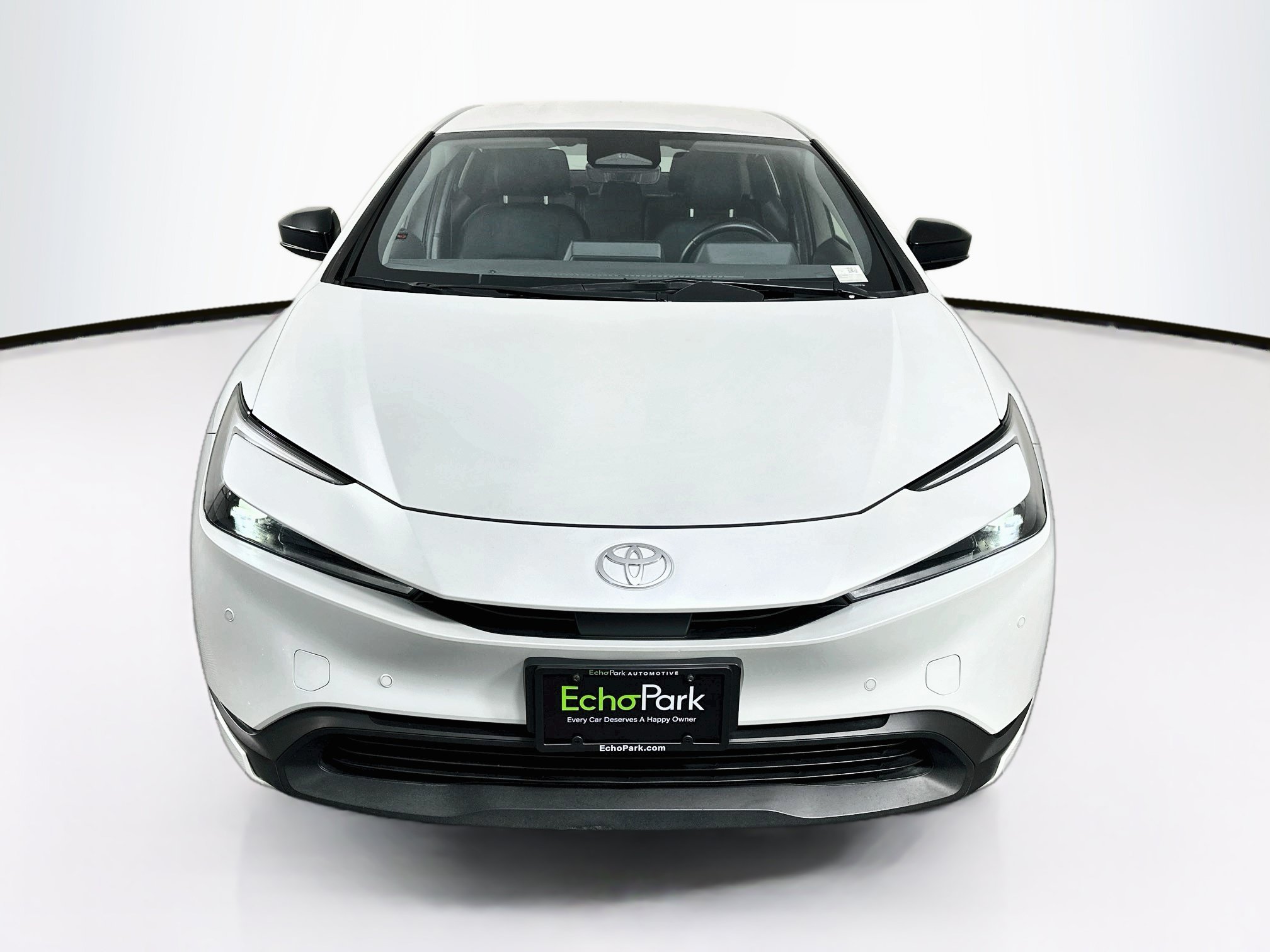 Used 2024 Toyota Prius LE FWD image 2