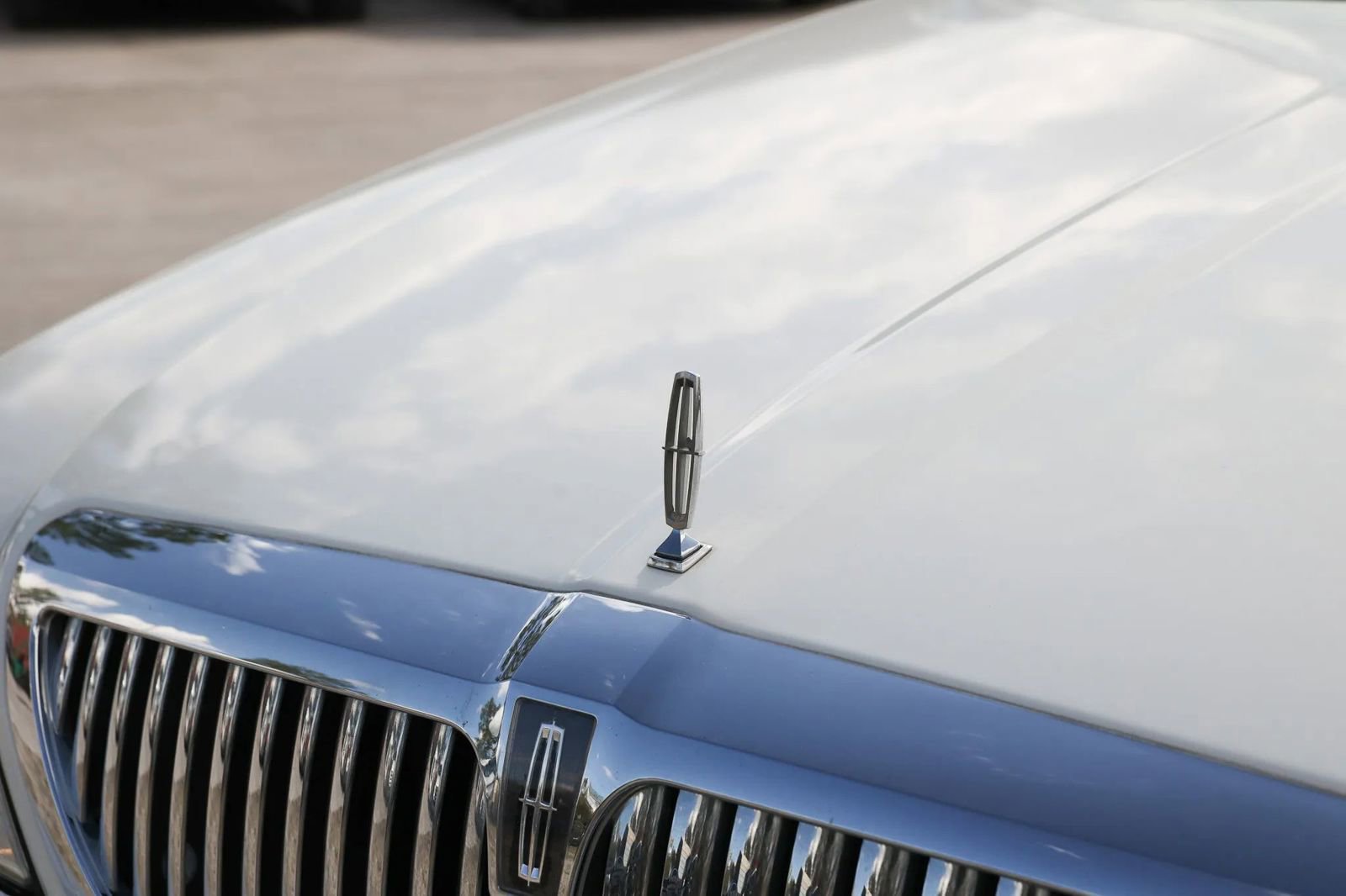 Used 2003 Lincoln Town Car Executive image 31