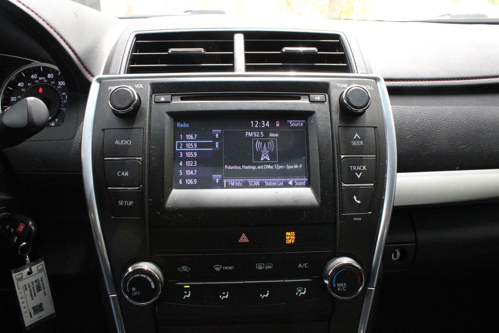Used 2015 Toyota Camry SE FWD image 5