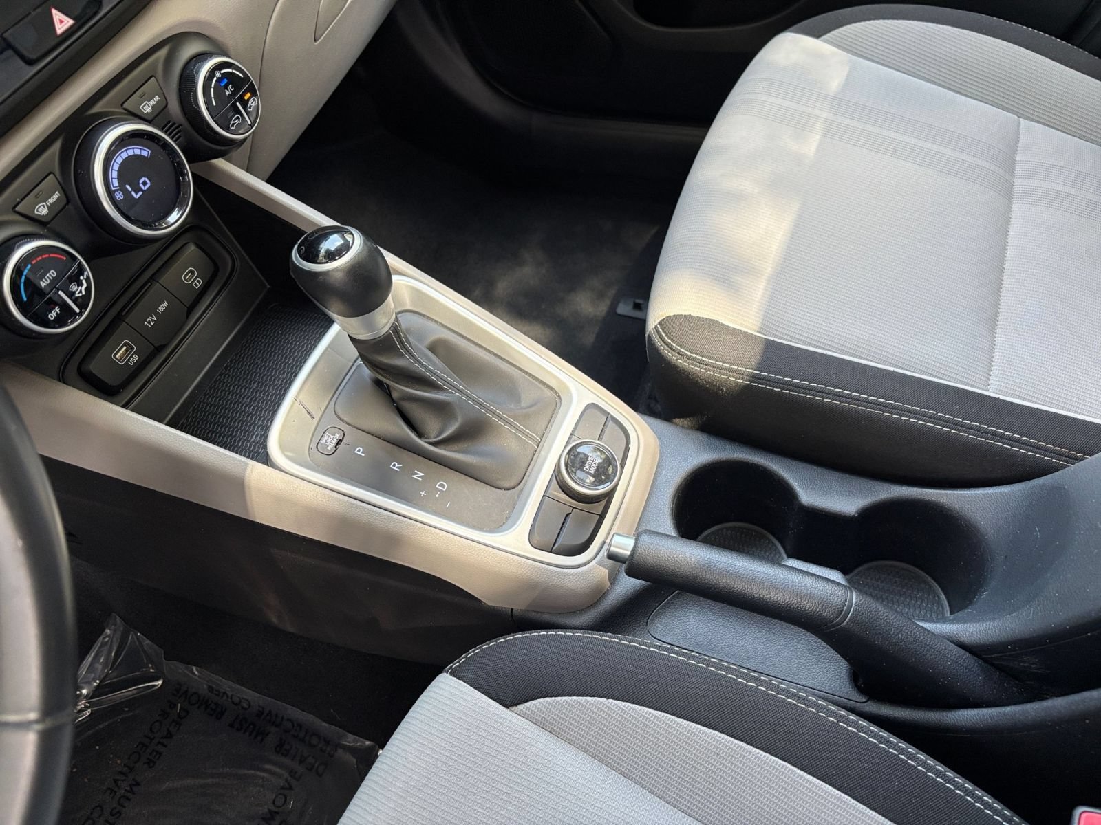 Used 2025 Hyundai Venue SEL FWD image 41