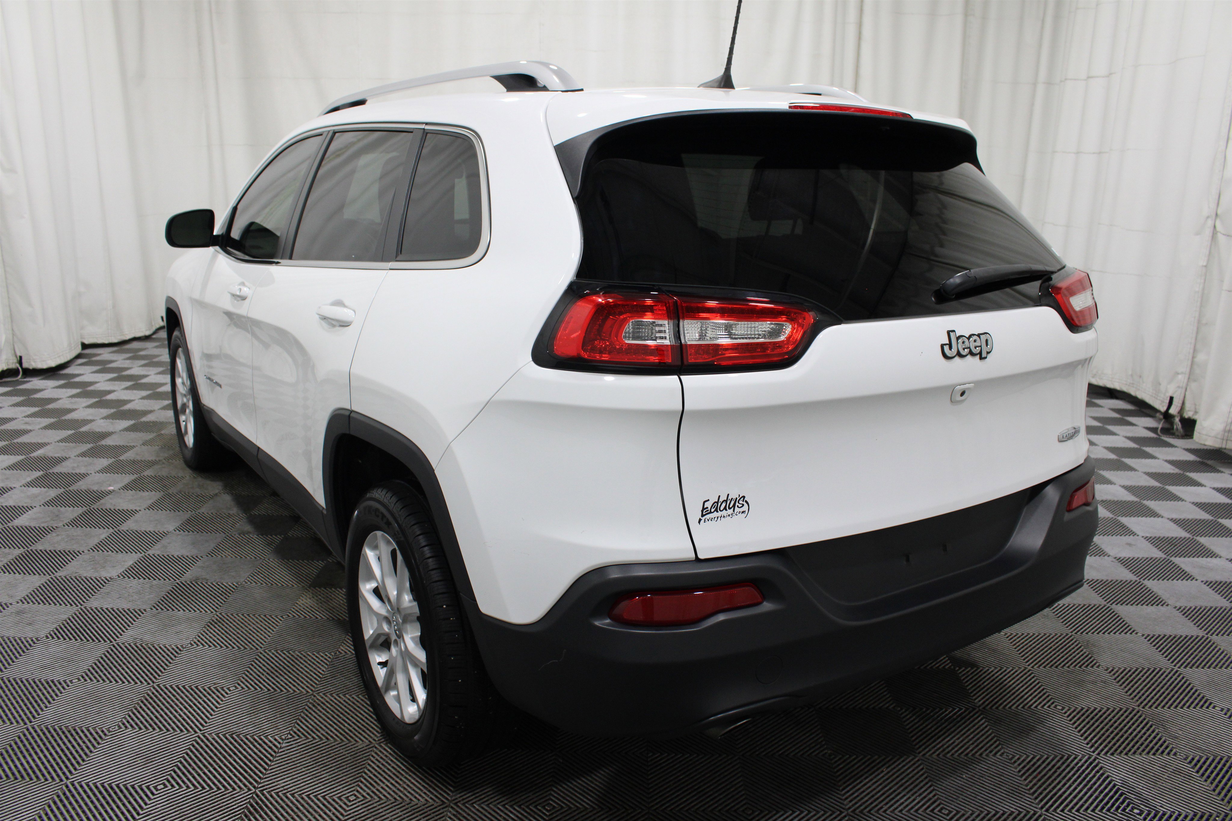 Used 2018 Jeep Cherokee Latitude FWD image 29