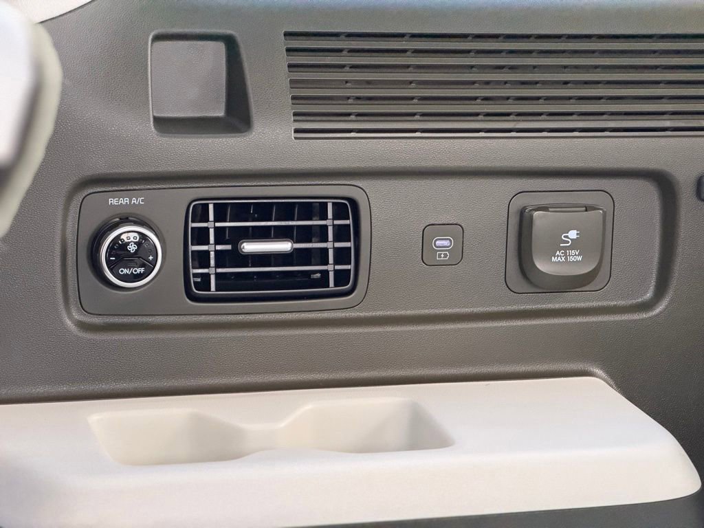 Used 2025 Hyundai Santa Fe Calligraphy AWD/4WD image 9