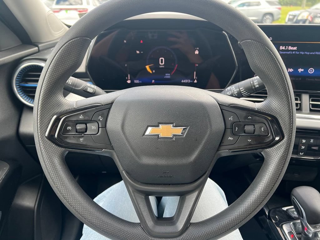 Used 2025 Chevrolet Trax LT FWD image 10
