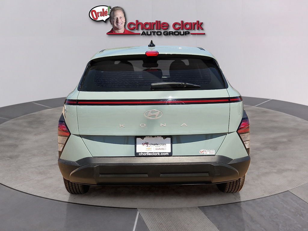 Used 2024 Hyundai Kona SE FWD image 4