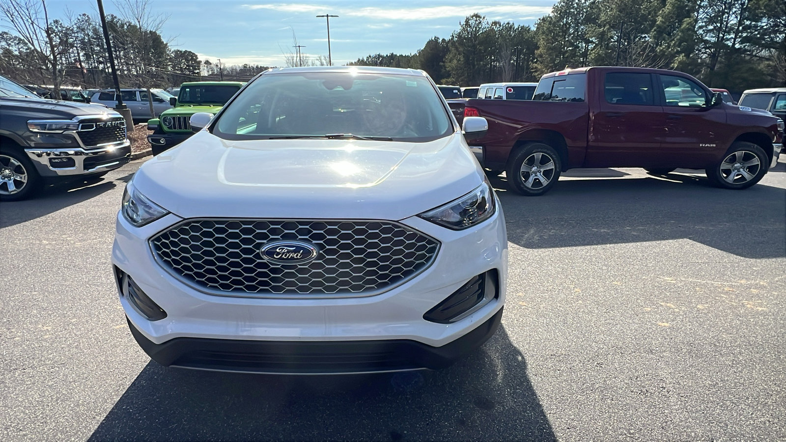 Used 2024 Ford Edge SEL image 3