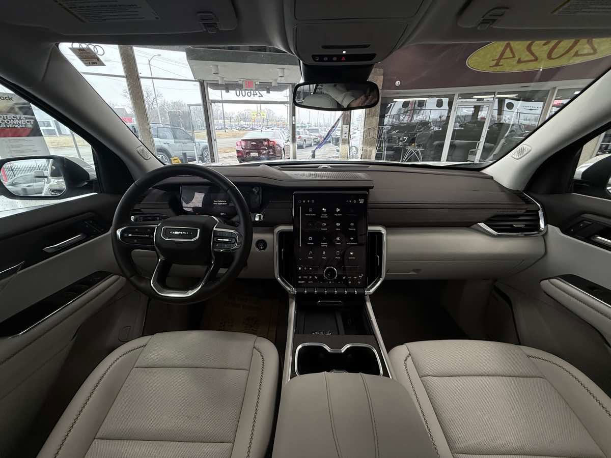 Used 2024 GMC Acadia Denali FWD image 42