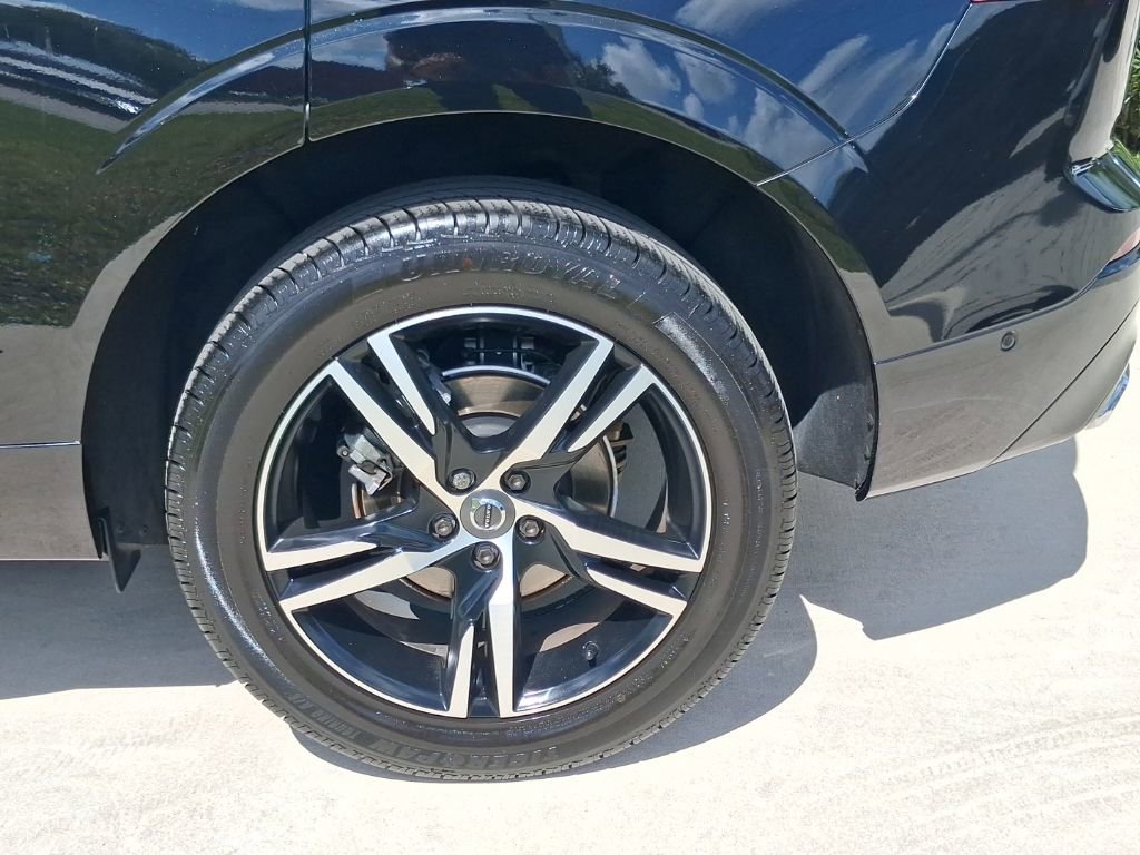 Used 2019 Volvo XC60 T5 R-Design w/ Protection Package Premier image 4