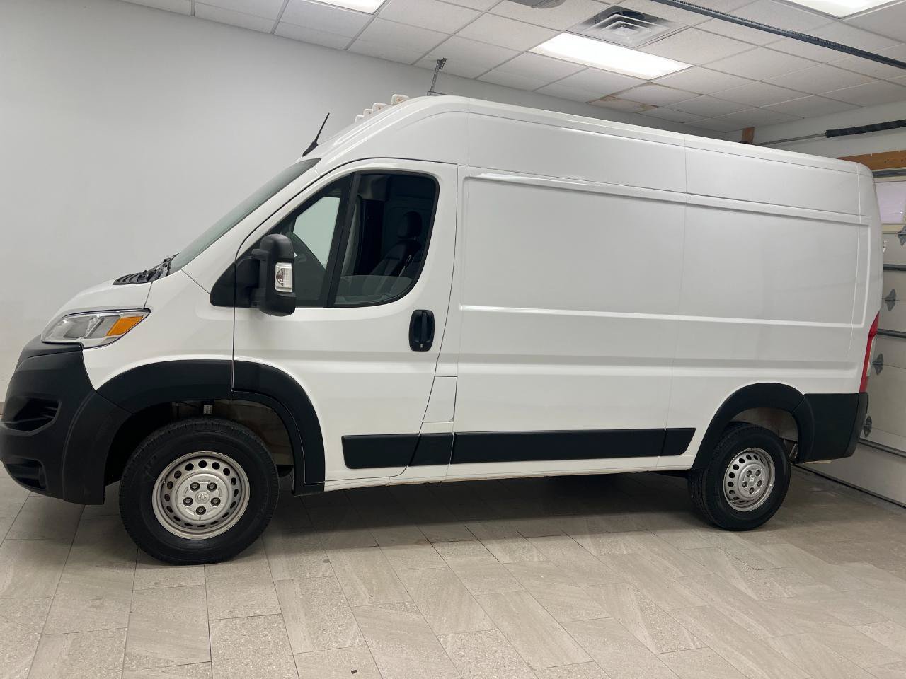 Used 2025 RAM ProMaster 2500 w/ Convenience Group FWD image 6