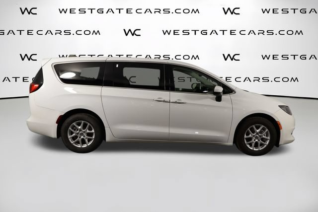 Used 2023 Chrysler Voyager LX FWD image 43