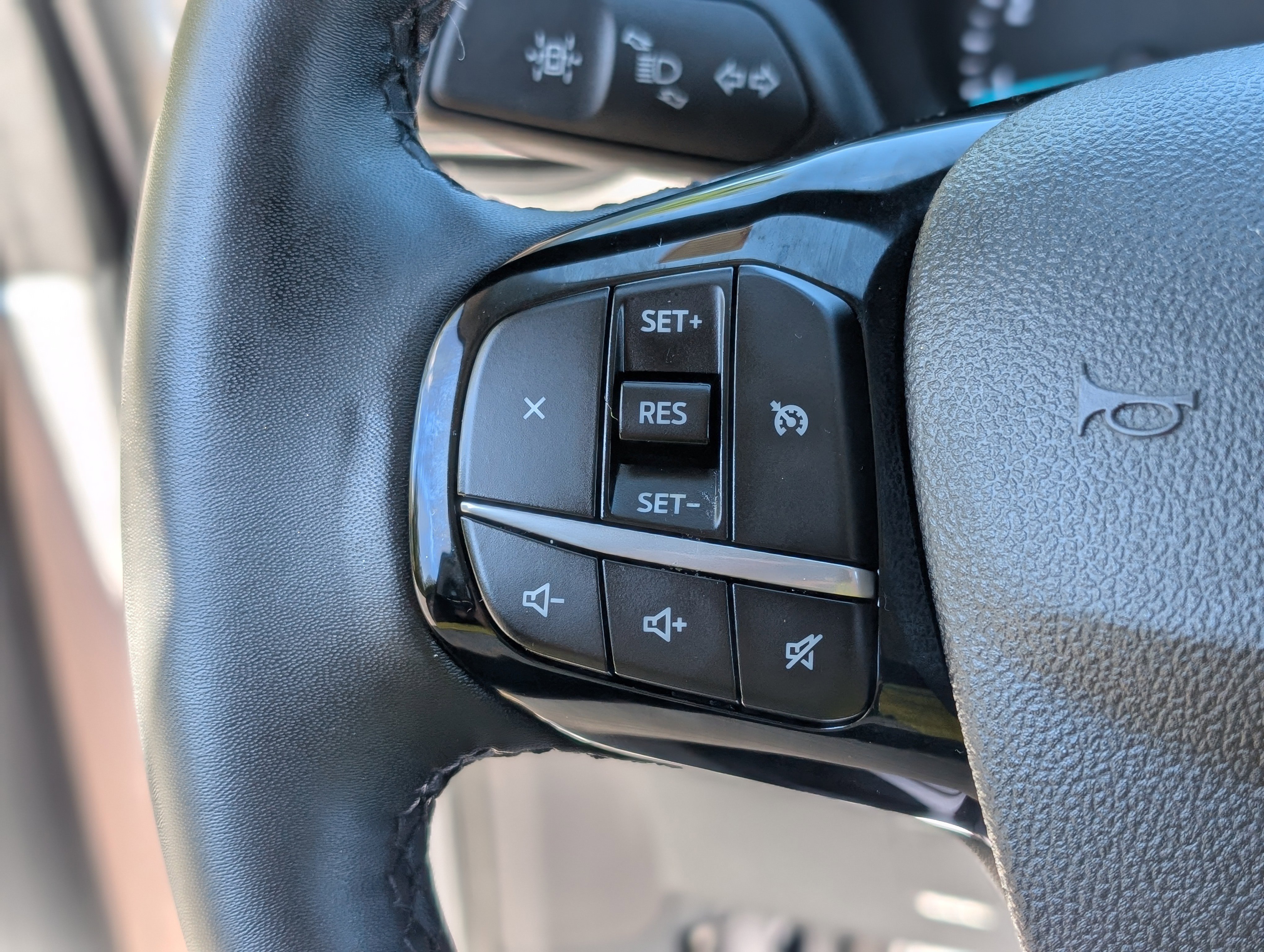 Used 2022 Ford Escape SE w/ SE Sport Appearance Package image 18