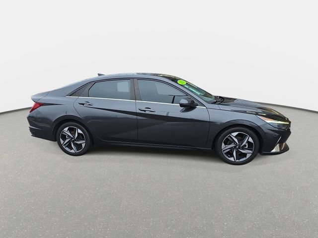 Used 2023 Hyundai Elantra Limited FWD image 4