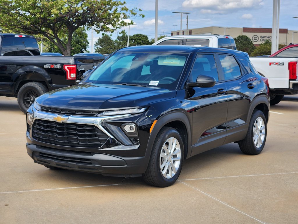 Used 2025 Chevrolet TrailBlazer LS w/ LS Confidence Package FWD image 3