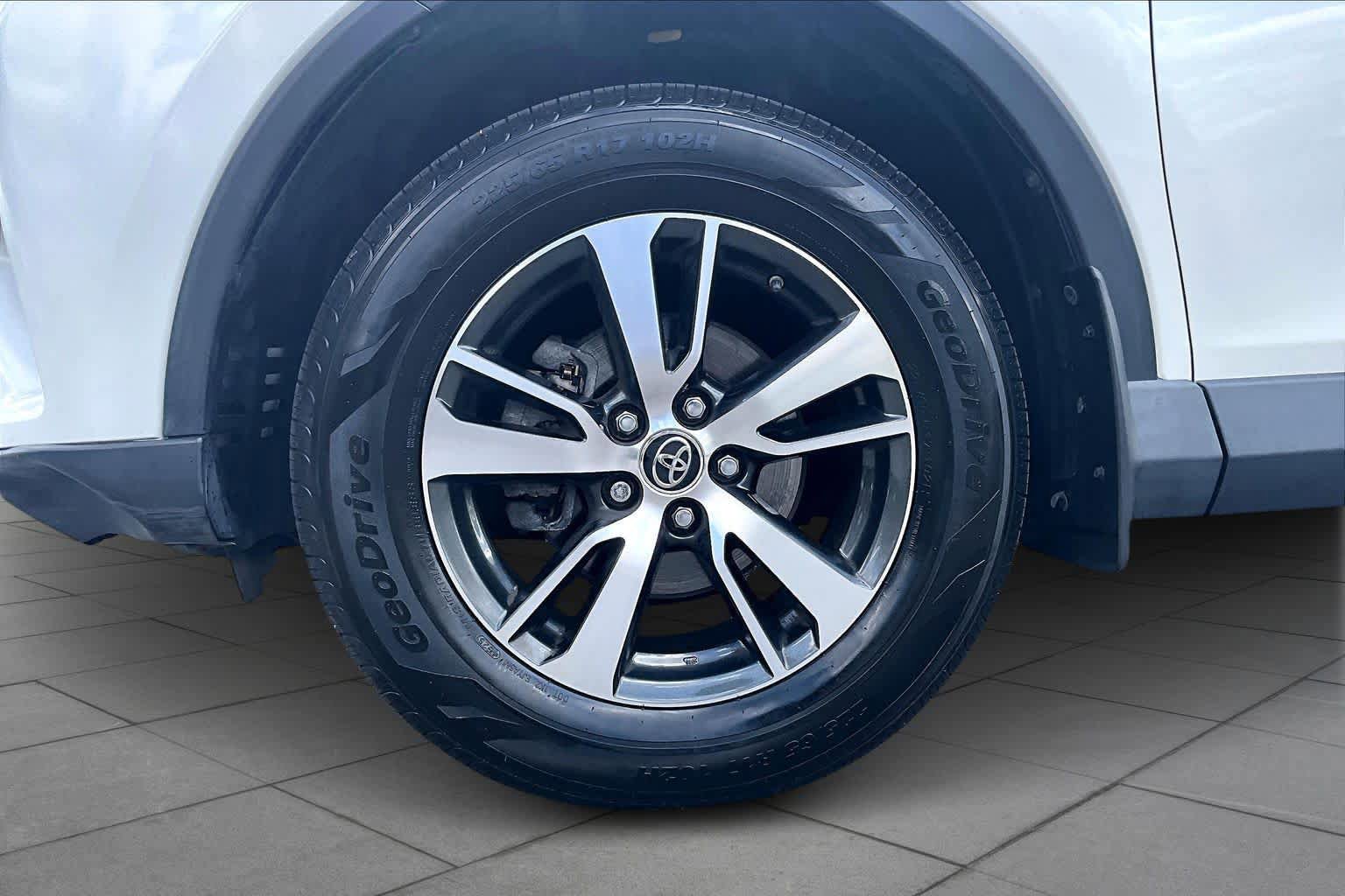 Used 2018 Toyota RAV4 XLE image 11