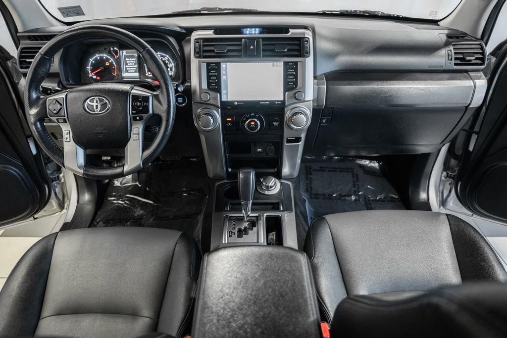 Used 2020 Toyota 4Runner SR5 Premium w/ Moonroof Package AWD/4WD image 19