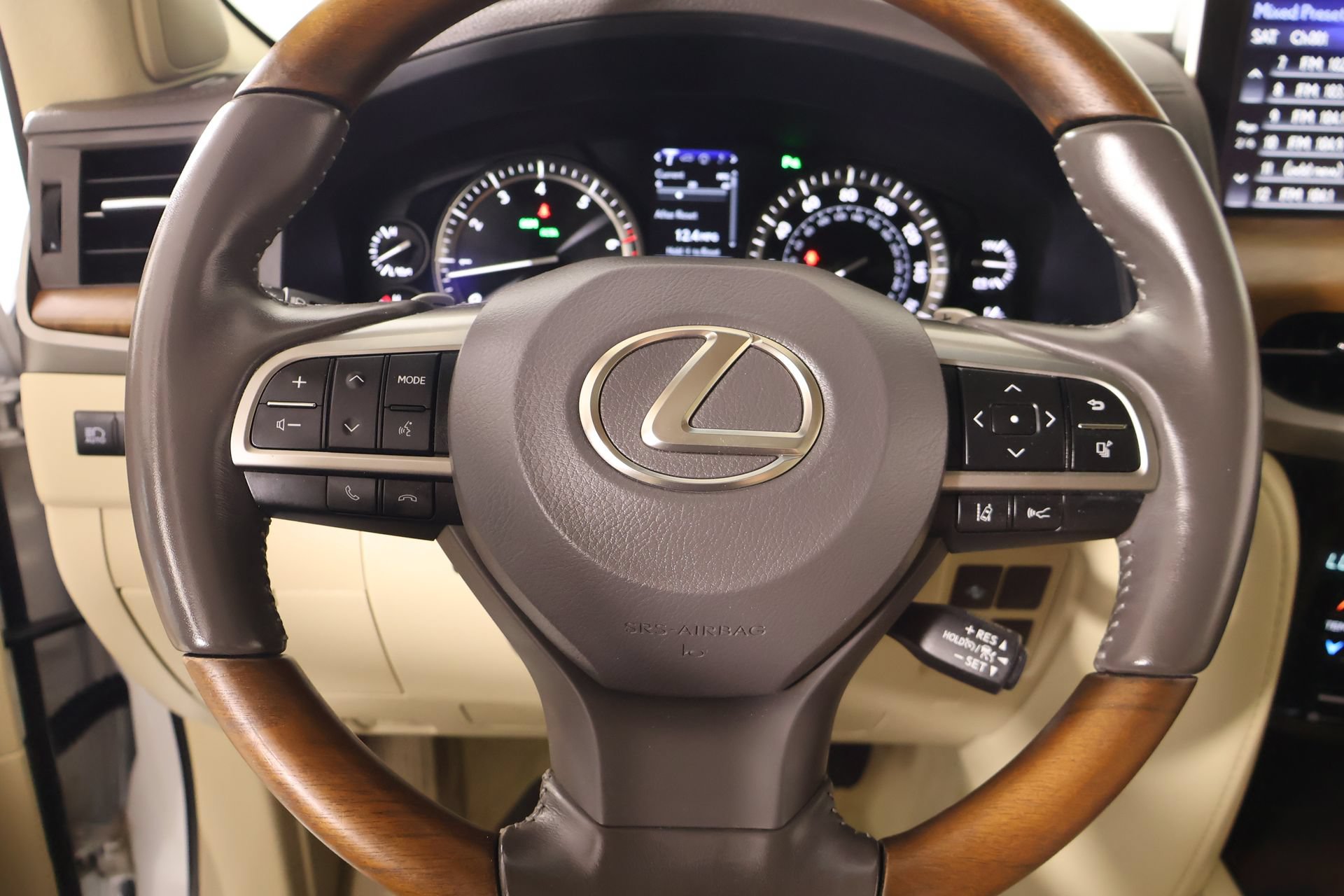 Used 2021 Lexus LX 570 4WD w/ Luxury Package image 3