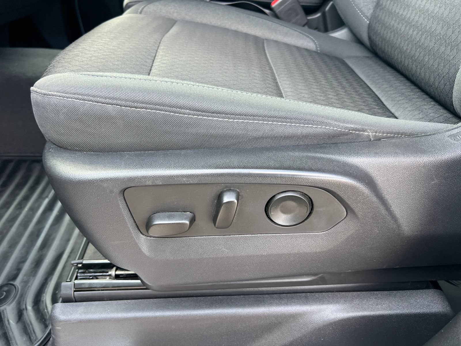 Certified 2023 Chevrolet Silverado 1500 LT AWD/4WD image 14
