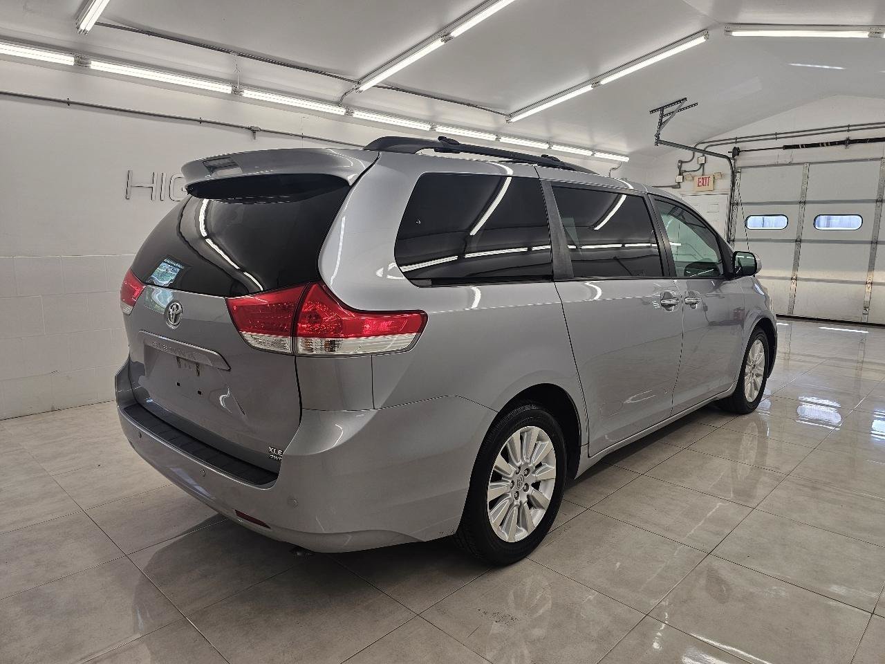 Used 2014 Toyota Sienna XLE AWD/4WD image 4