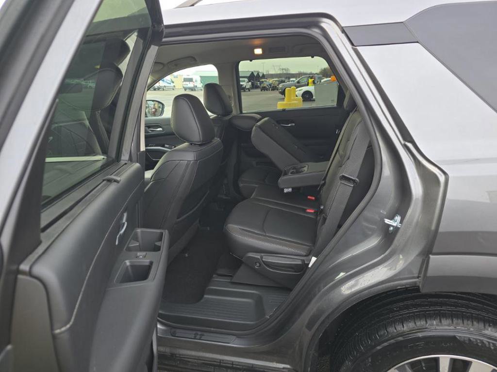 Used 2025 Nissan Pathfinder SL w/ Cargo Package AWD/4WD image 20
