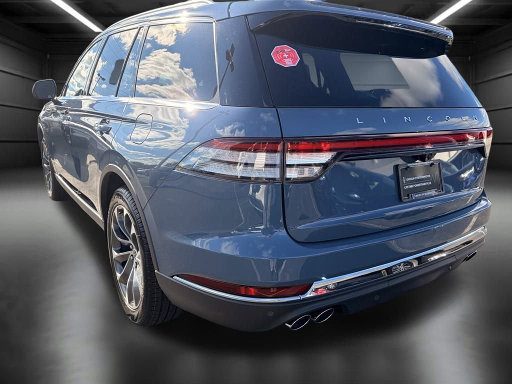 New 2026 Lincoln Aviator AWD image 3