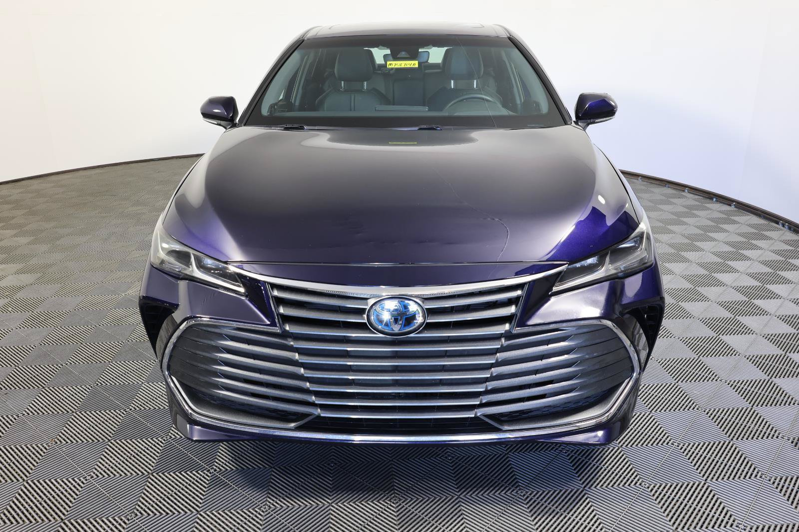 Used 2021 Toyota Avalon Limited FWD image 2