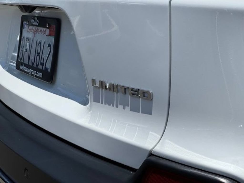 Used 2019 Jeep Cherokee Limited FWD image 24