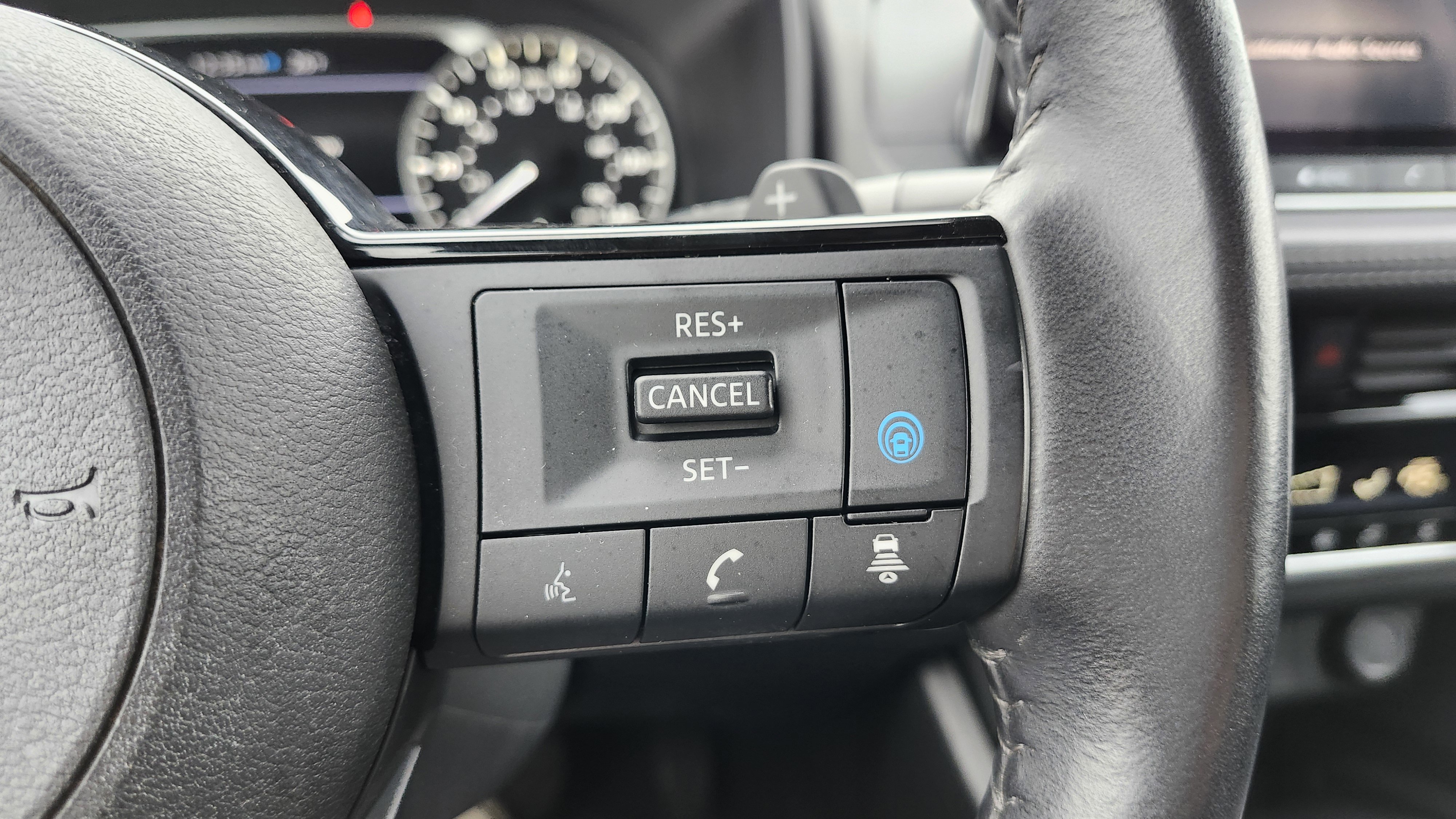 Used 2023 Nissan Rogue SV w/ SV Premium Package image 35