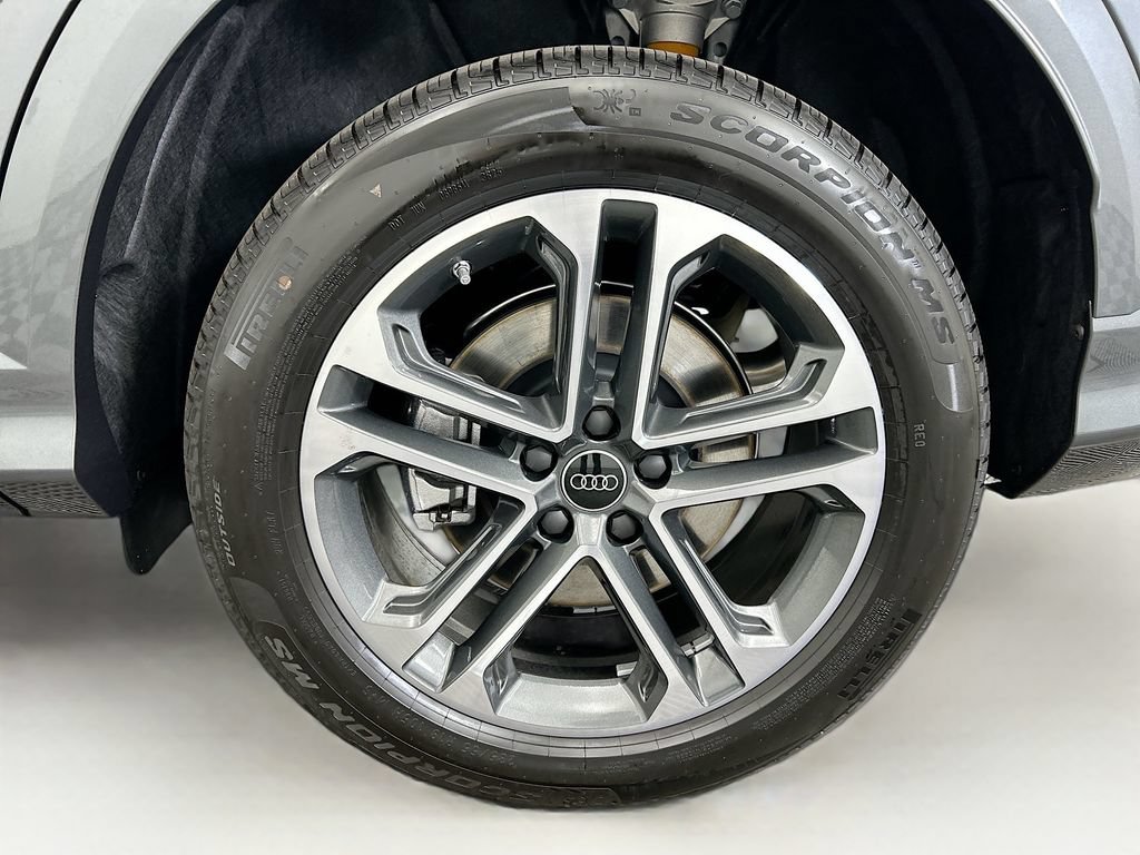 Used 2025 Audi Q5 Premium Plus w/ Premium Plus AWD/4WD image 30