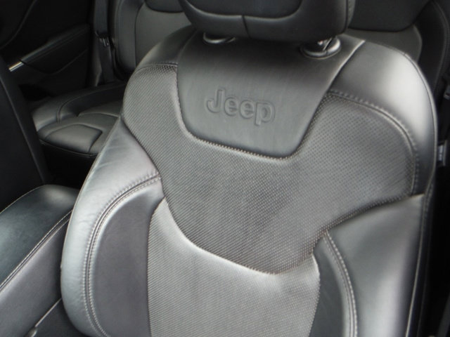 Used 2020 Jeep Cherokee Limited AWD/4WD image 16