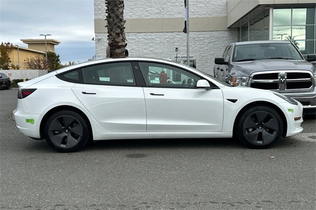 Used 2023 Tesla Model 3 Standard Range image 3