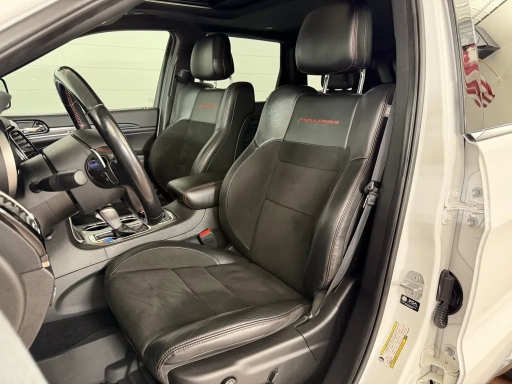 Used 2021 Jeep Grand Cherokee Trailhawk AWD/4WD image 13