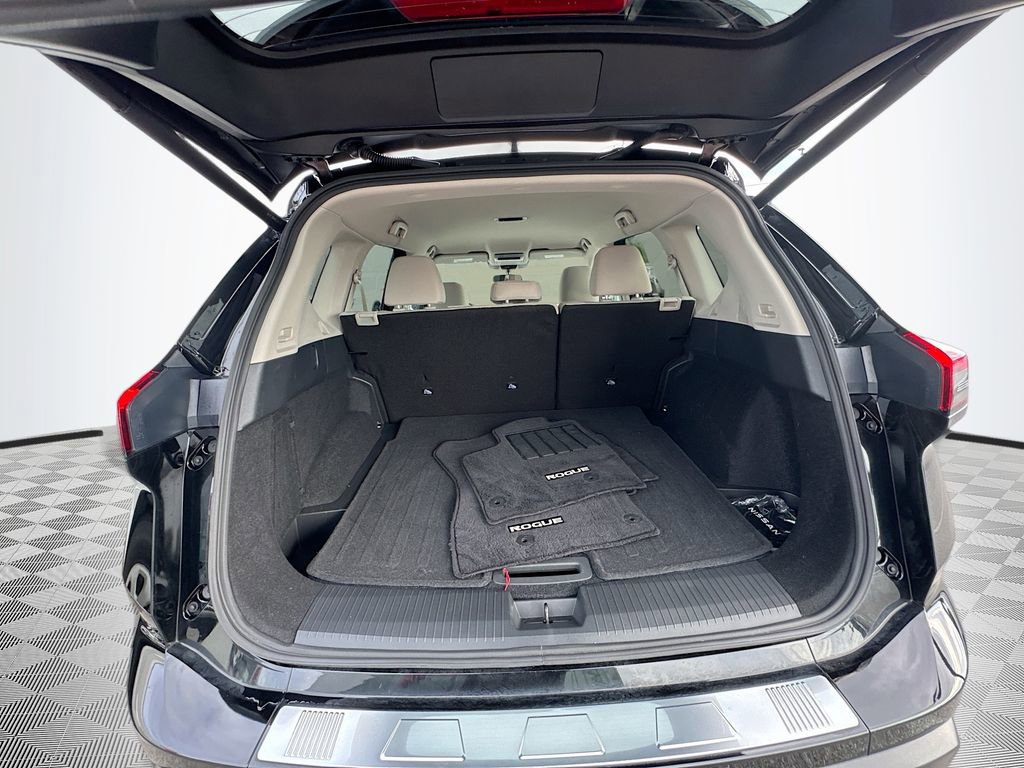 Used 2025 Nissan Rogue SV FWD image 29