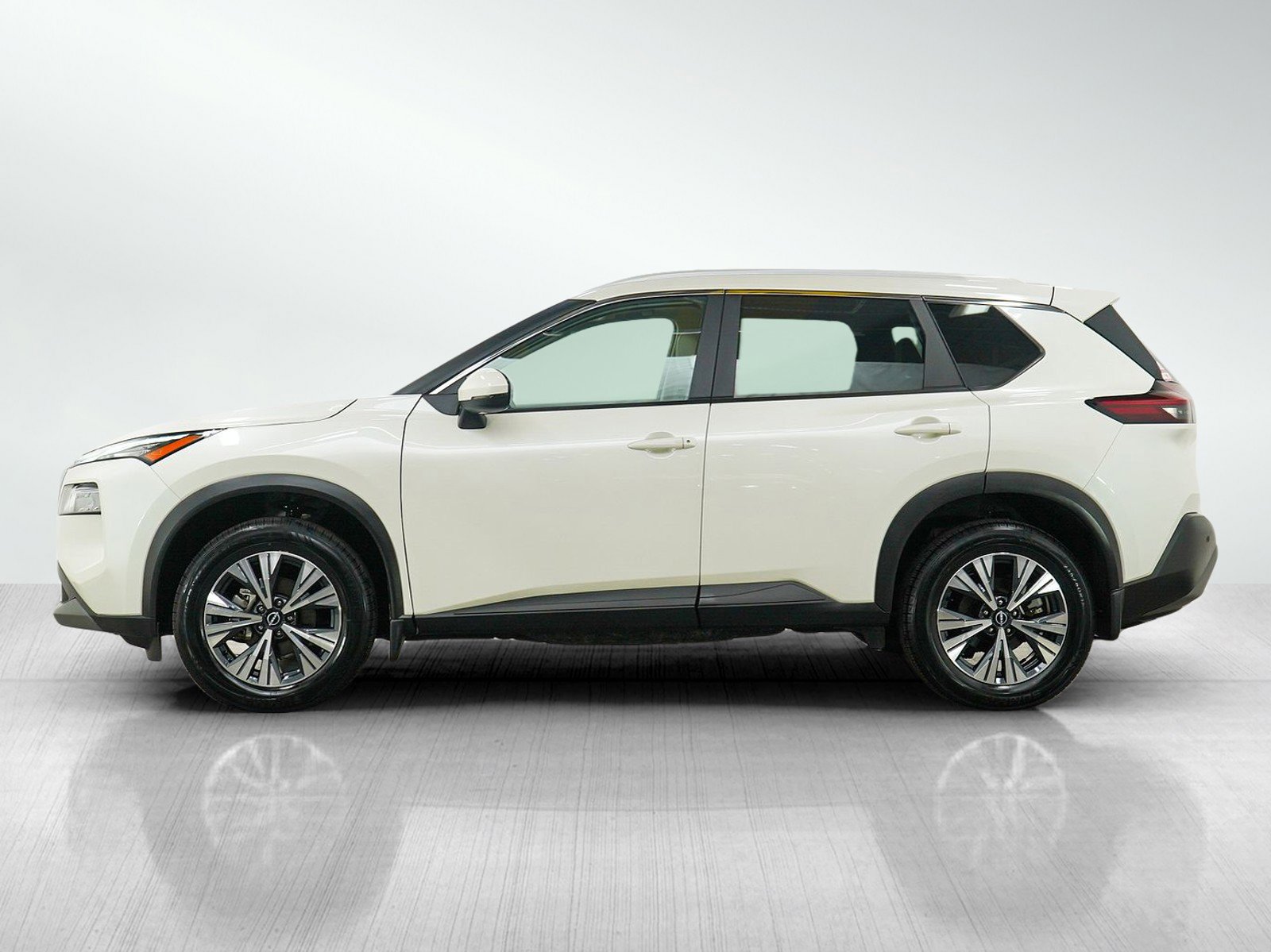 Used 2023 Nissan Rogue SV w/ SV Premium Package AWD/4WD image 2