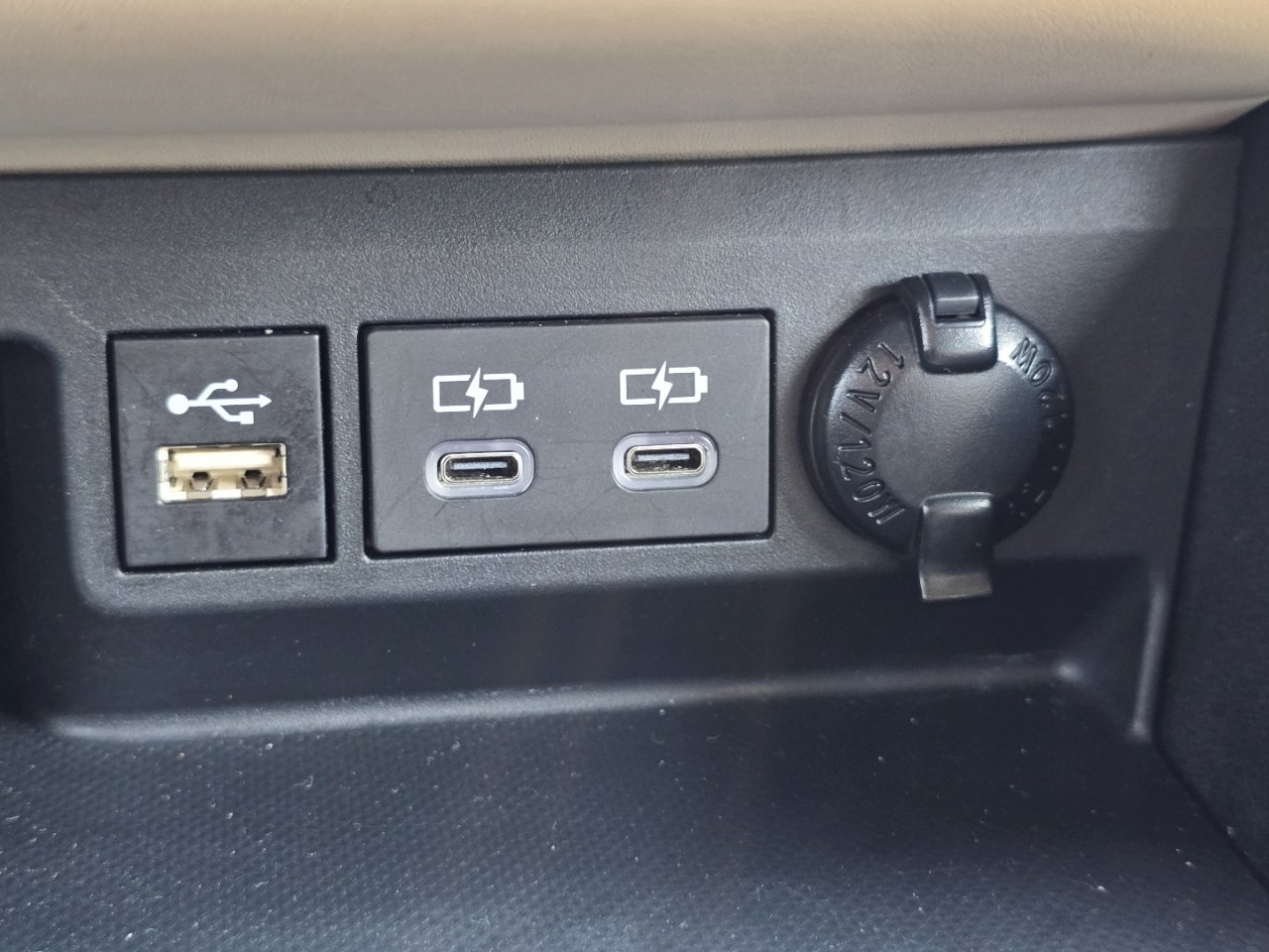 Certified 2024 Toyota Highlander Limited AWD/4WD image 32