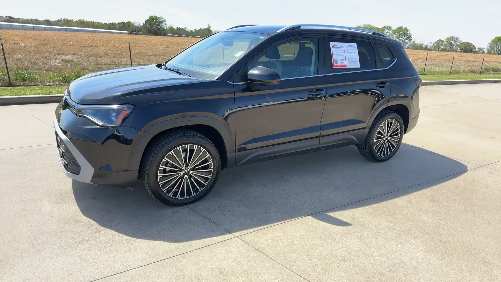 Used 2025 Volkswagen Taos SE FWD image 5