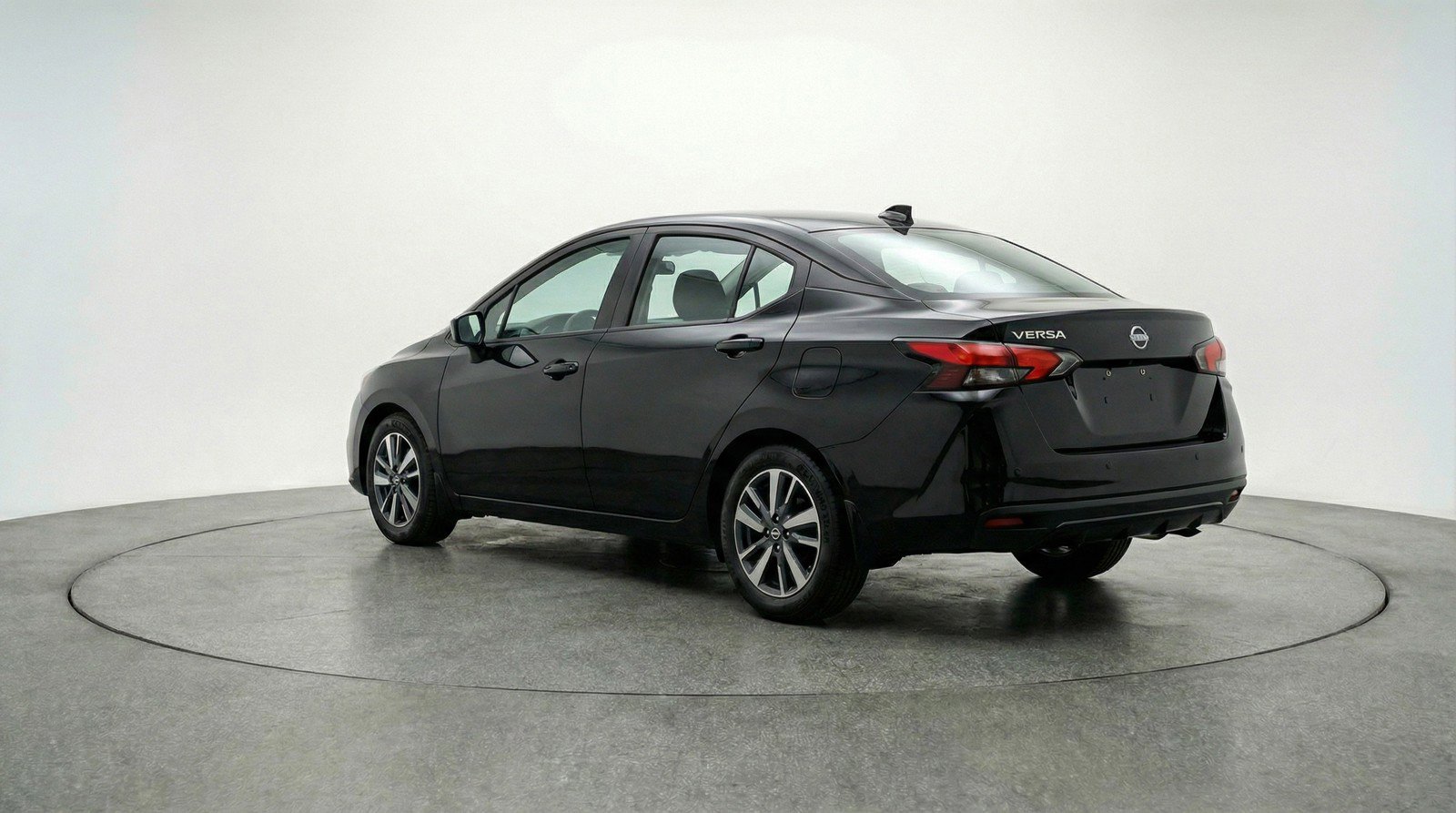 Used 2025 Nissan Versa SV image 6