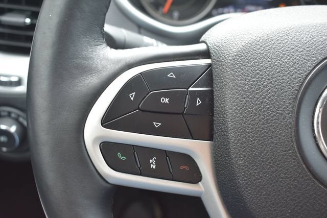 Used 2017 Jeep Cherokee Trailhawk w/ Comfort & Convenience Group AWD/4WD image 25