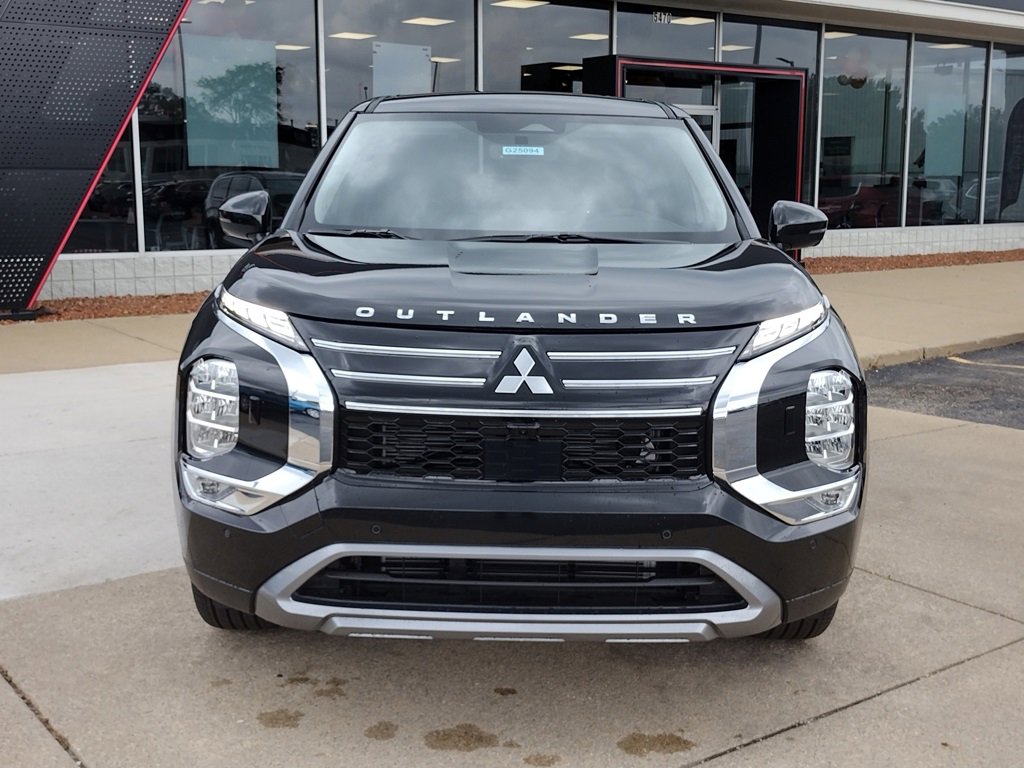 New 2025 Mitsubishi Outlander SE image 13
