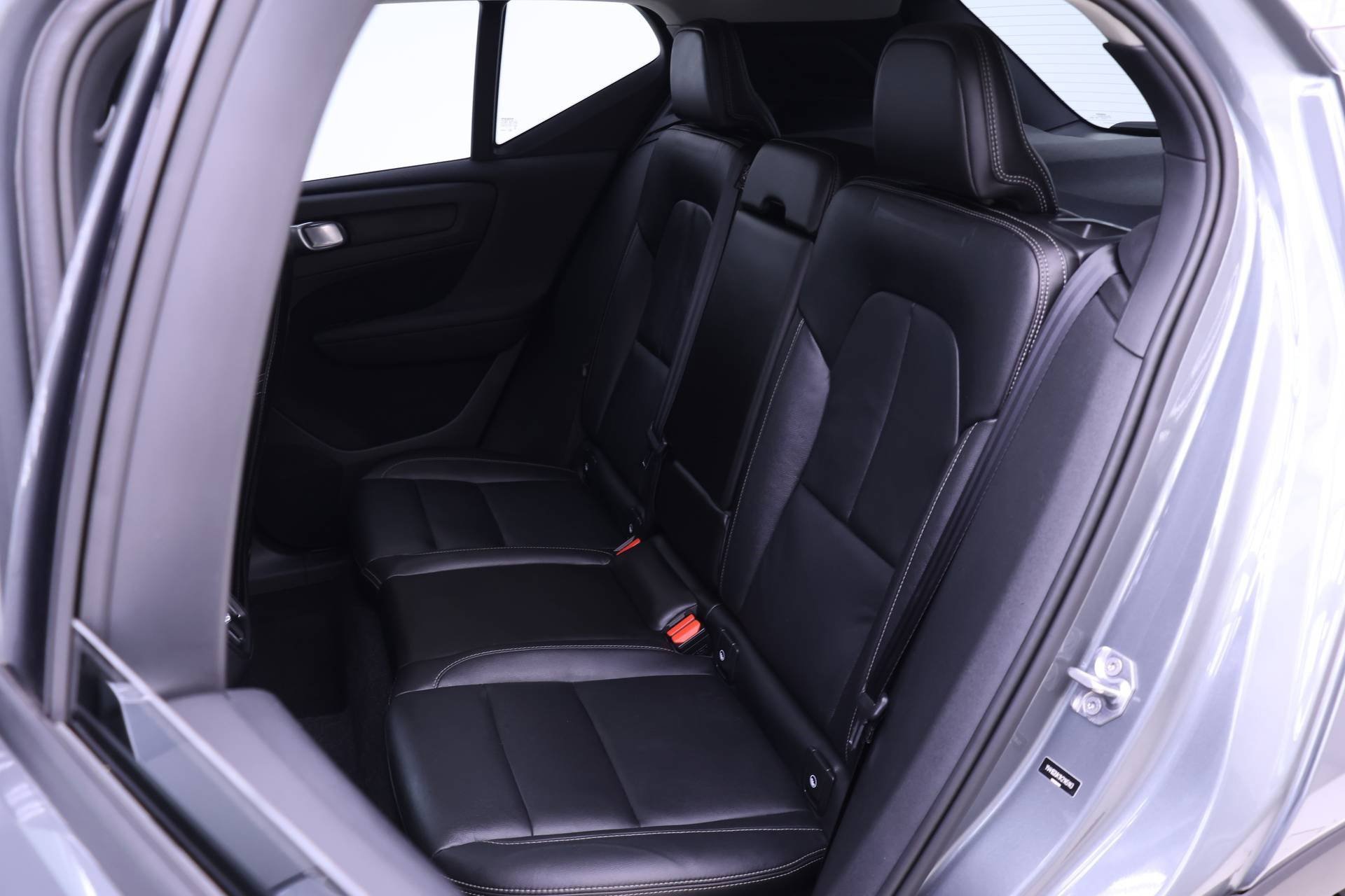 Used 2019 Volvo XC40 T5 Momentum image 15