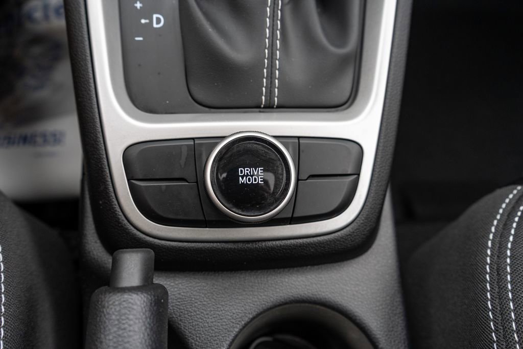 Certified 2023 Hyundai Venue SEL image 26